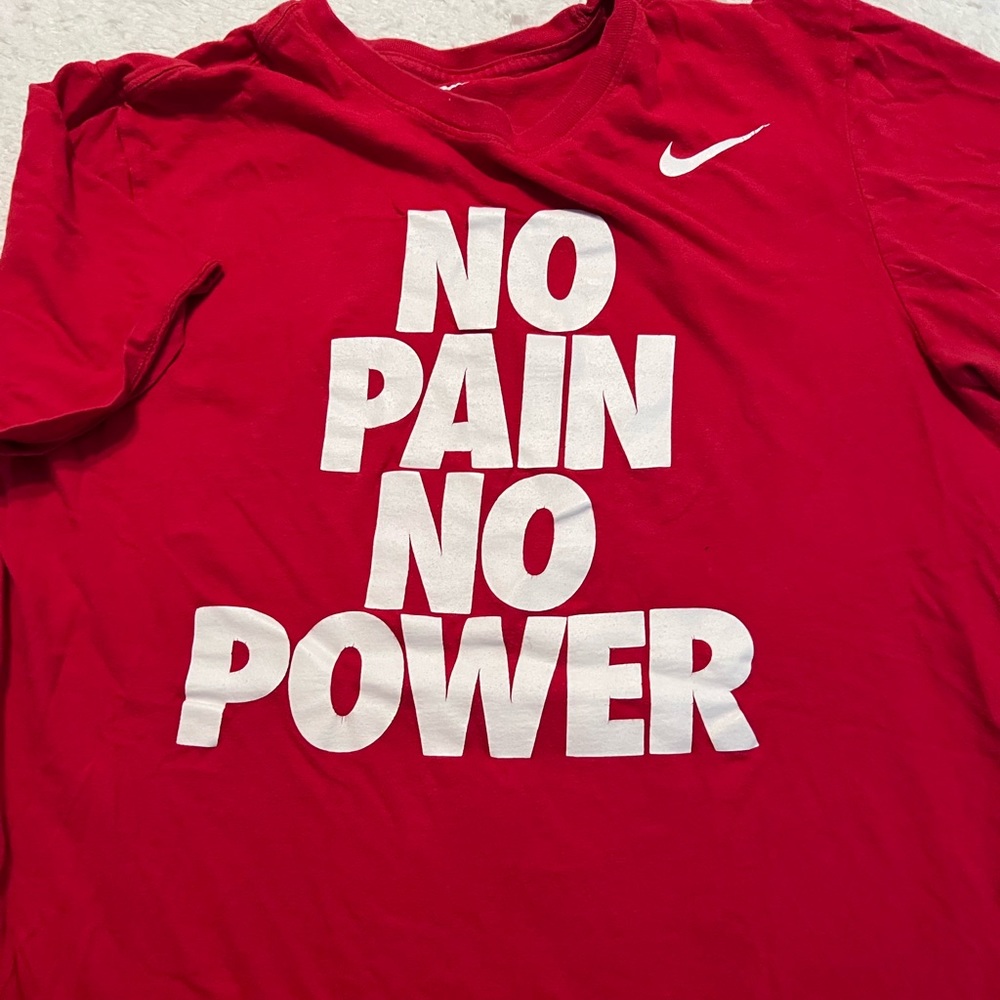 Women’s Nike T-shirt size medium. Good condition.